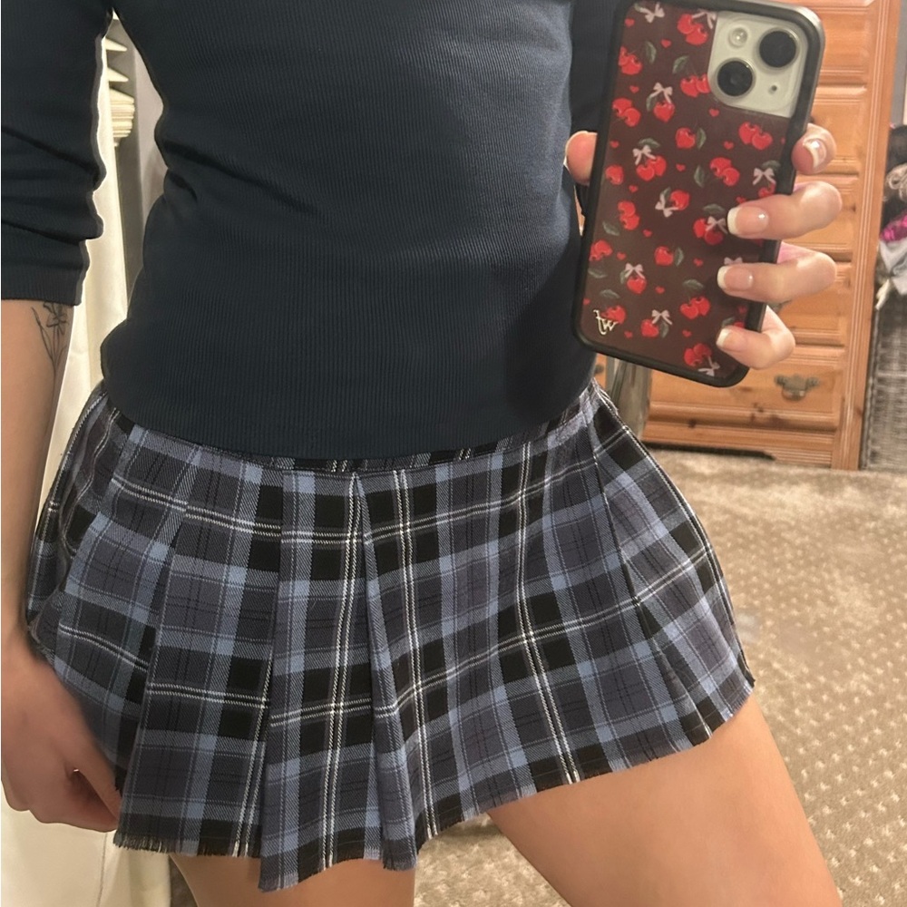Aeropostale blue and black pleated mini skirt